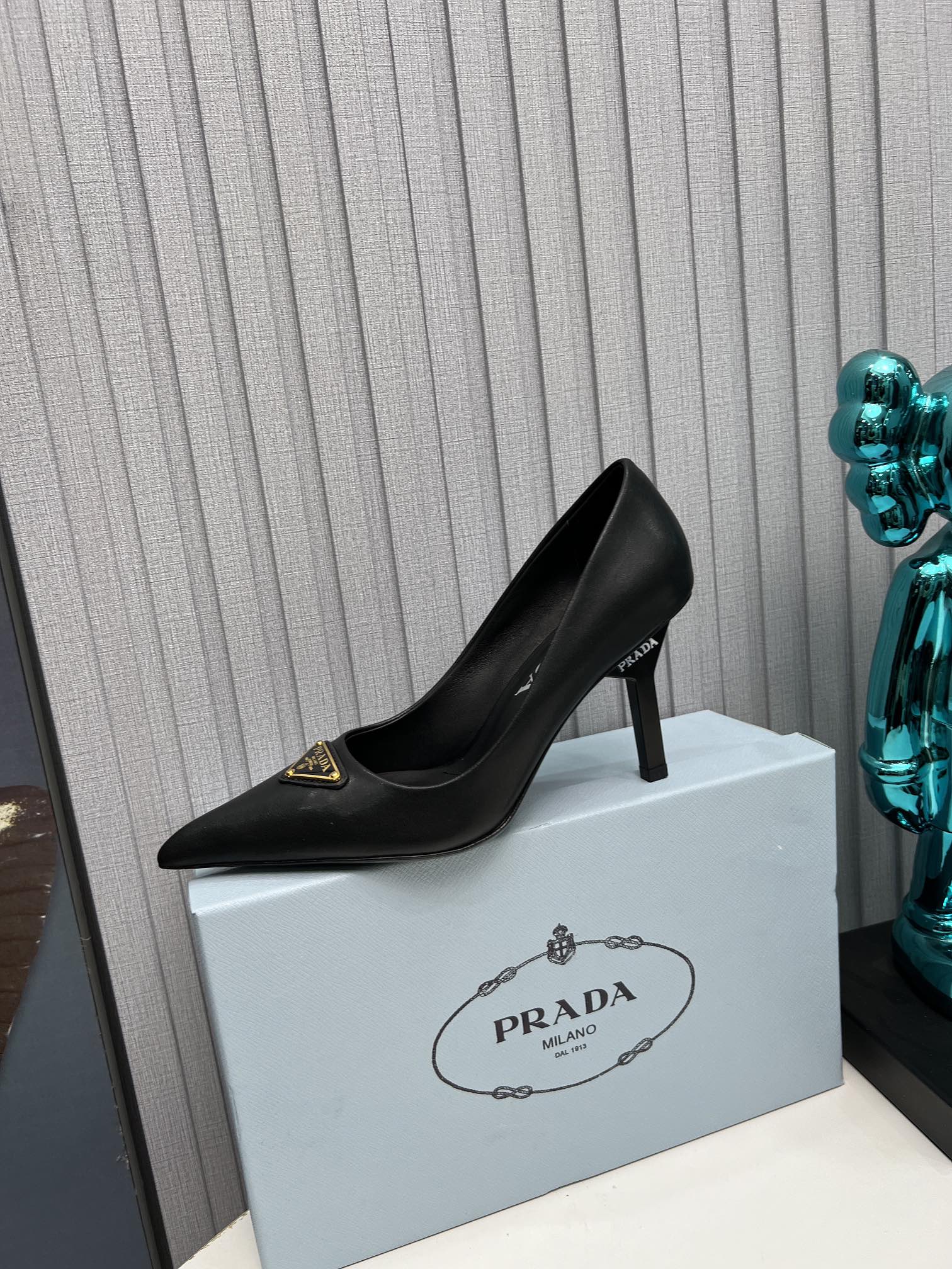HIGH-HEEL PUMPS IN BLACK SHEEPSKIN