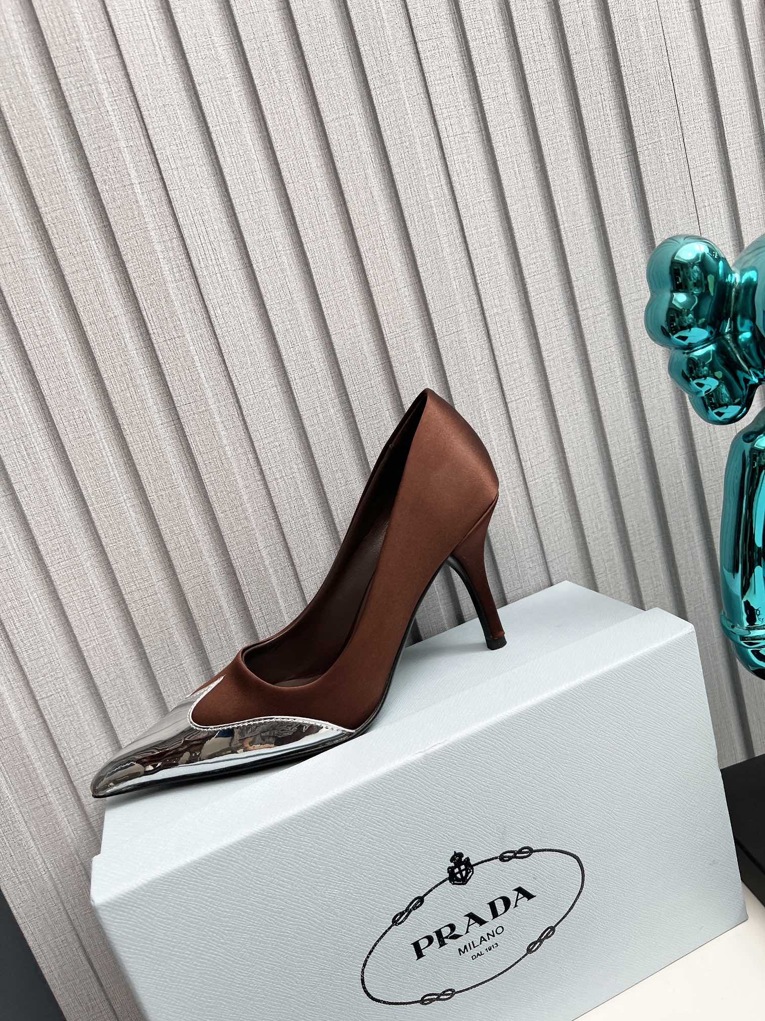 HIGH POINTED-TOE PUMPS IN CHOCOLATE MIX SILVER SATIN