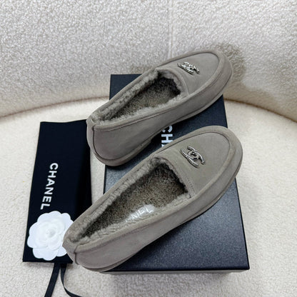 LOAFER IN SMOKE GRAY SUEDE AND WOOL LINING