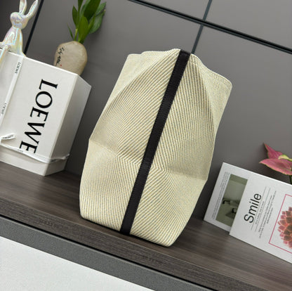 LOE 31 FUZZLE FOLD IN WHITE CANVAS