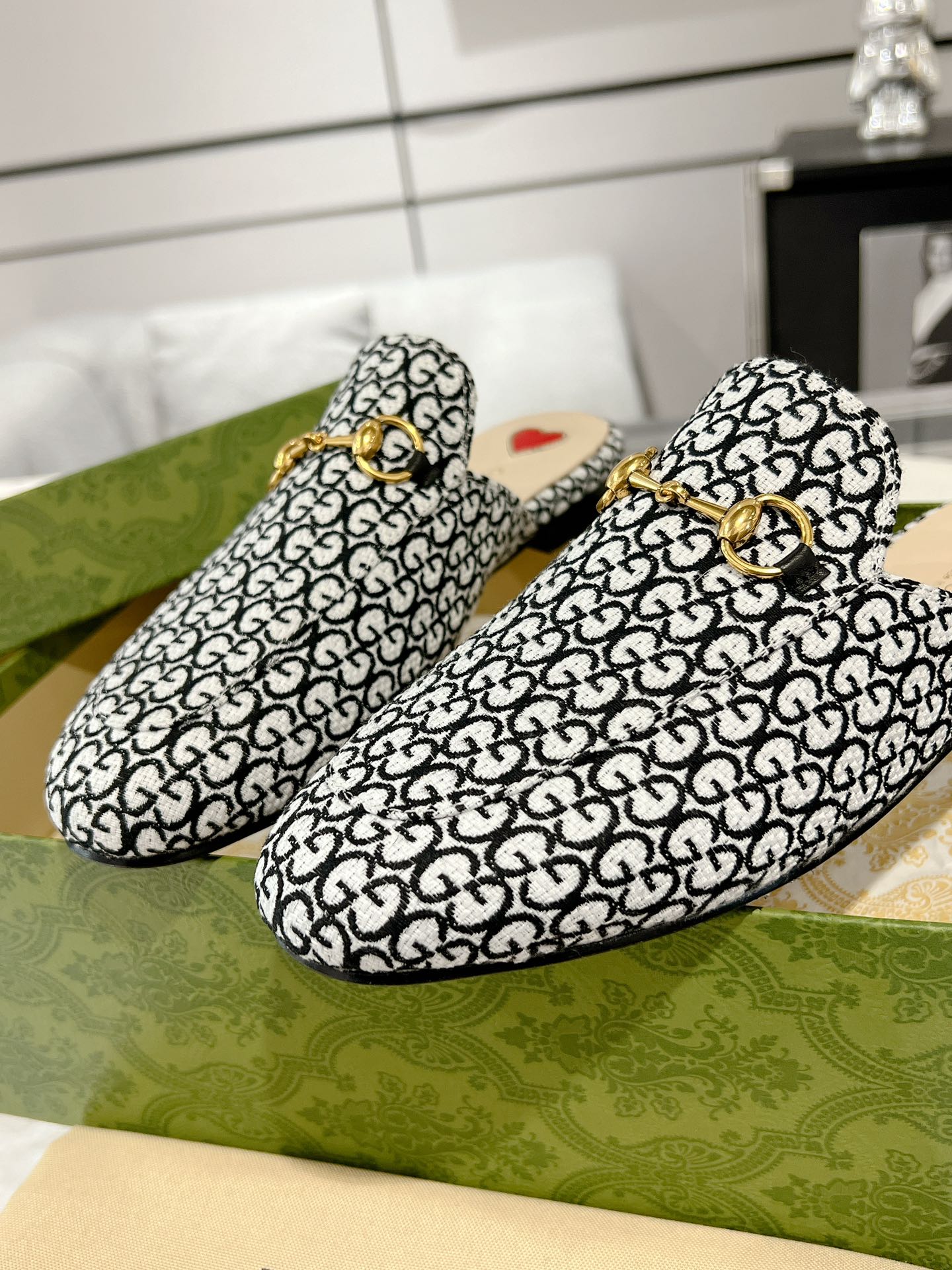 MEN'S MULE WITH HORSEBIT IN BLACK MIX WHITE MONOGRAM JACQUARD FABRIC