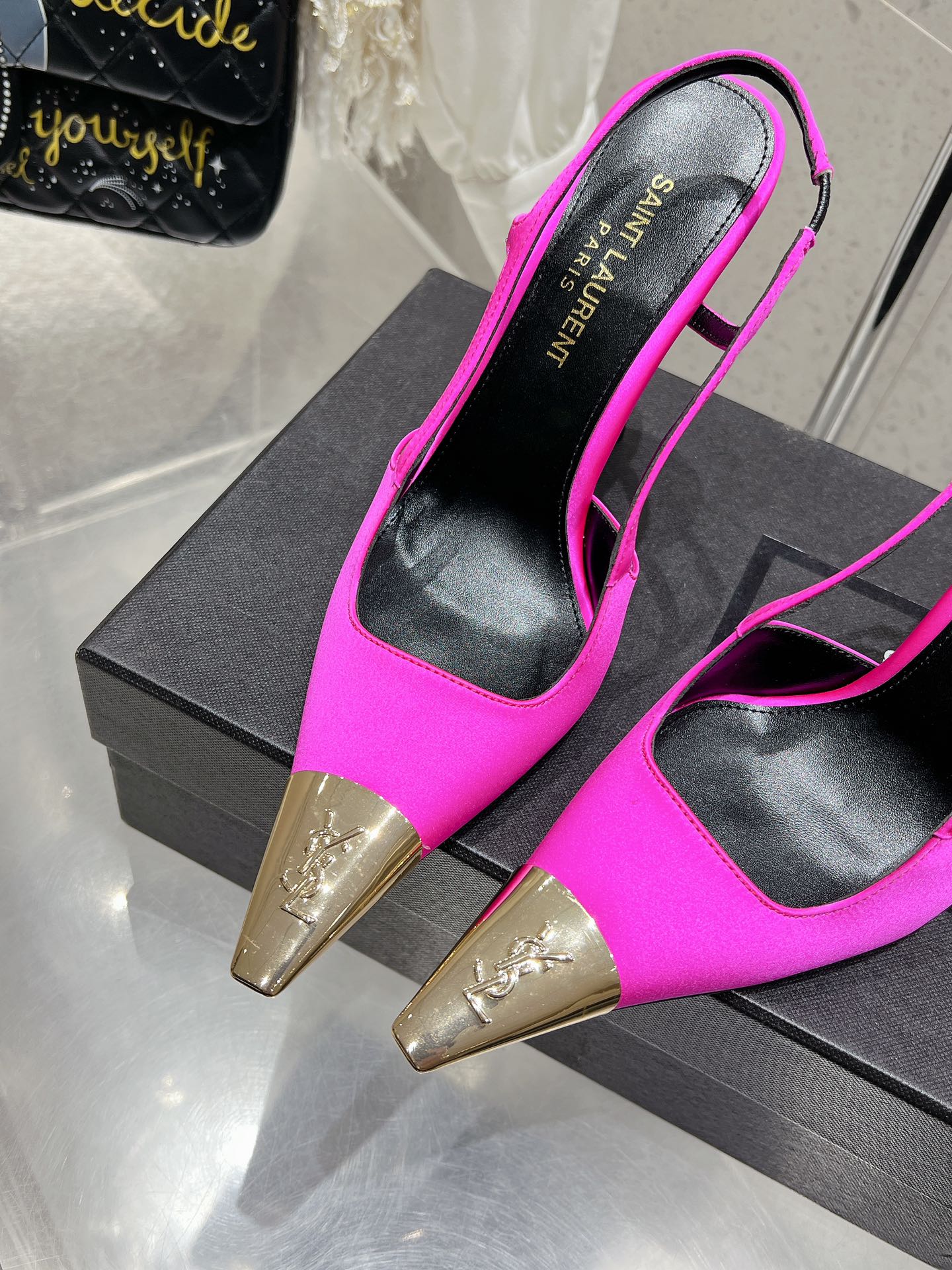 HIGH HEEL 10 CM SLINGBACK IN BRIGHT PINK CALFSKIN WITH GOLD HARDWARE