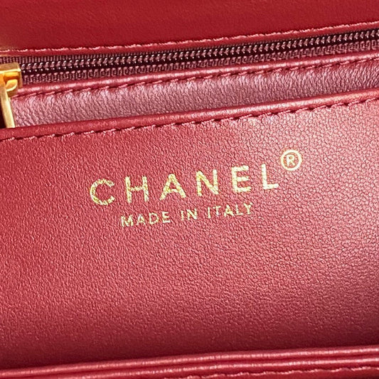 RETRO STYLE FLAP BAG 19 IN STILETTO RED GRAINED CALFSKIN GOLD HARDWARE