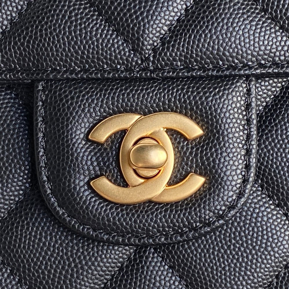 RETRO STYLE FLAP BAG 22 IN BLACK GRAINED CALFSKIN GOLD HARDWARE