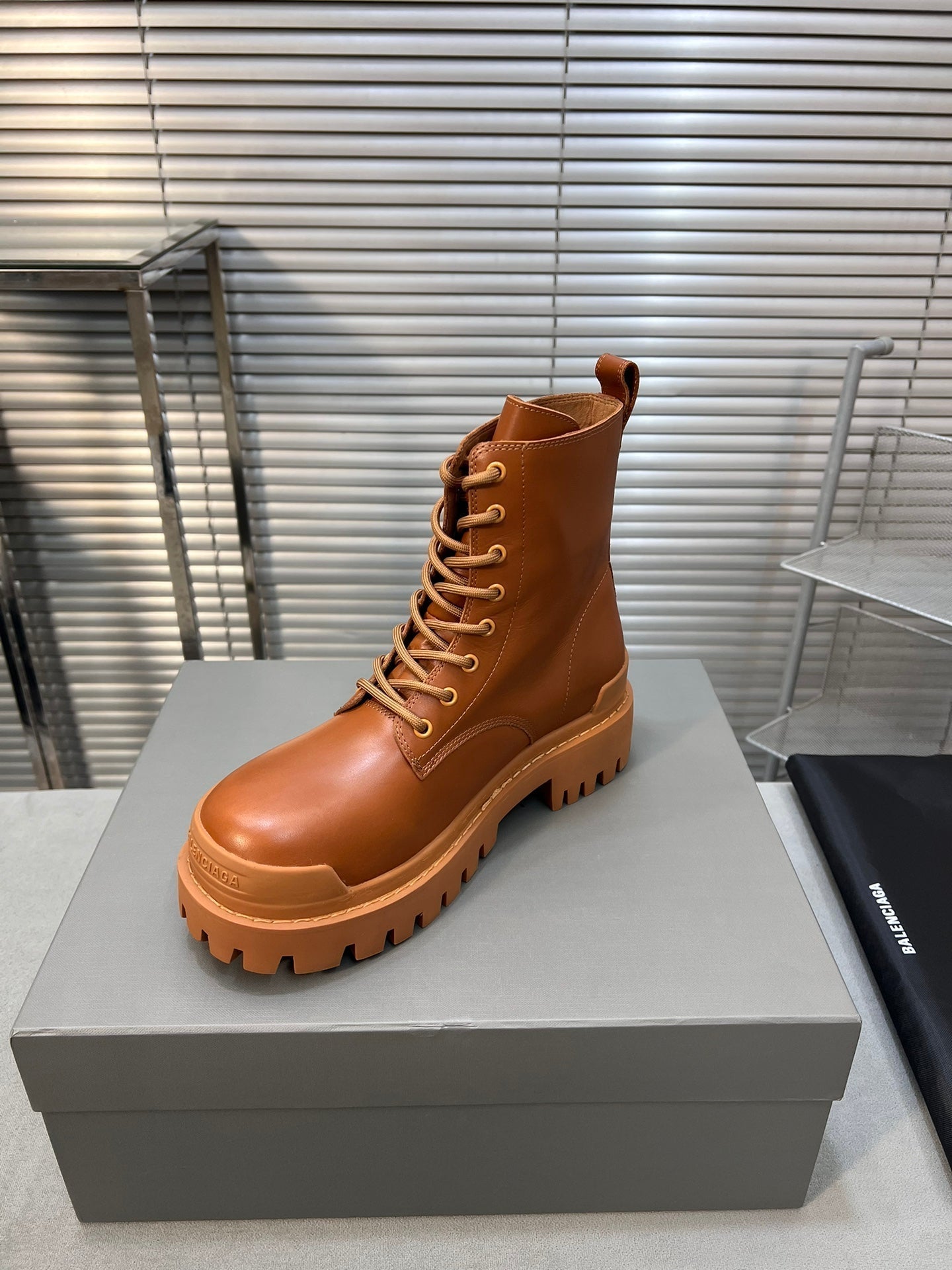 CHUNKY BOOTS IN TAN SMOOTH CALFSKIN