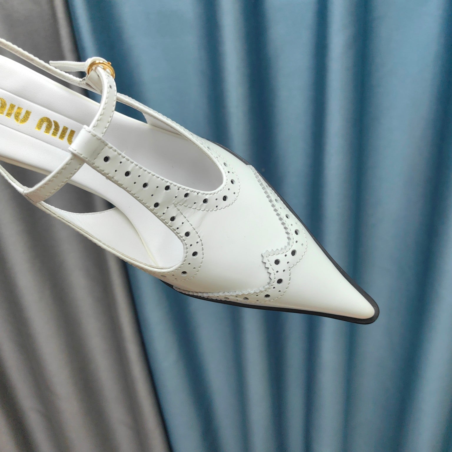 SLINGBACK WHITE LAMBSKIN WITH T- STRAPS