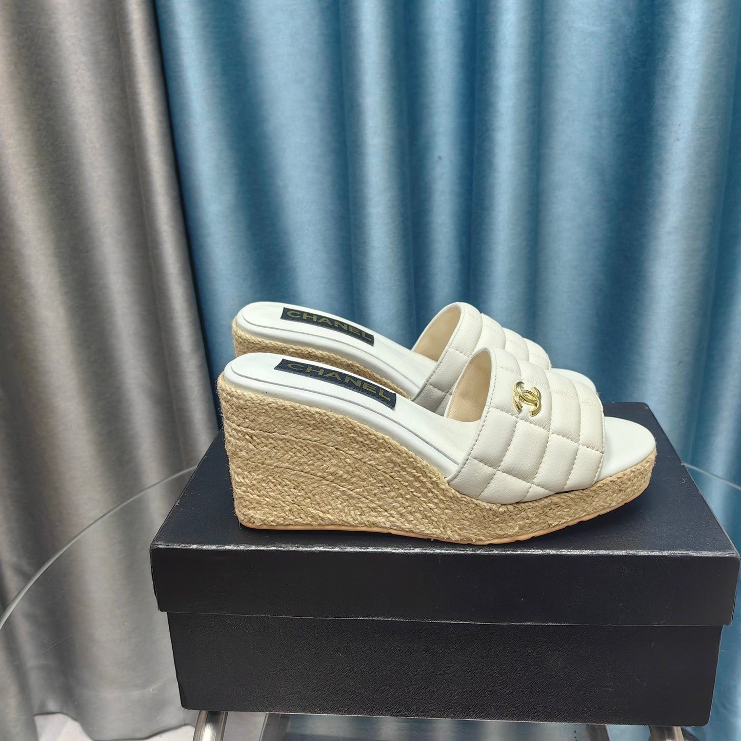 WEDGE WHITE SHEEPSKIN