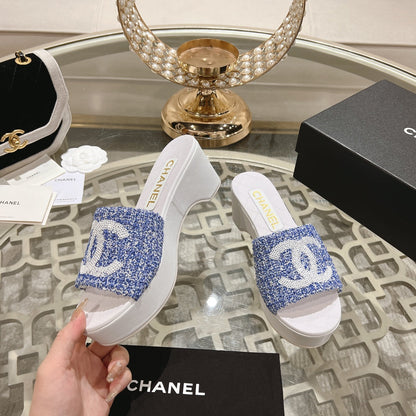 WEDGE PLATFORM IN SAPPHIRE BLUE FABRIC WITH WHITE LOGO