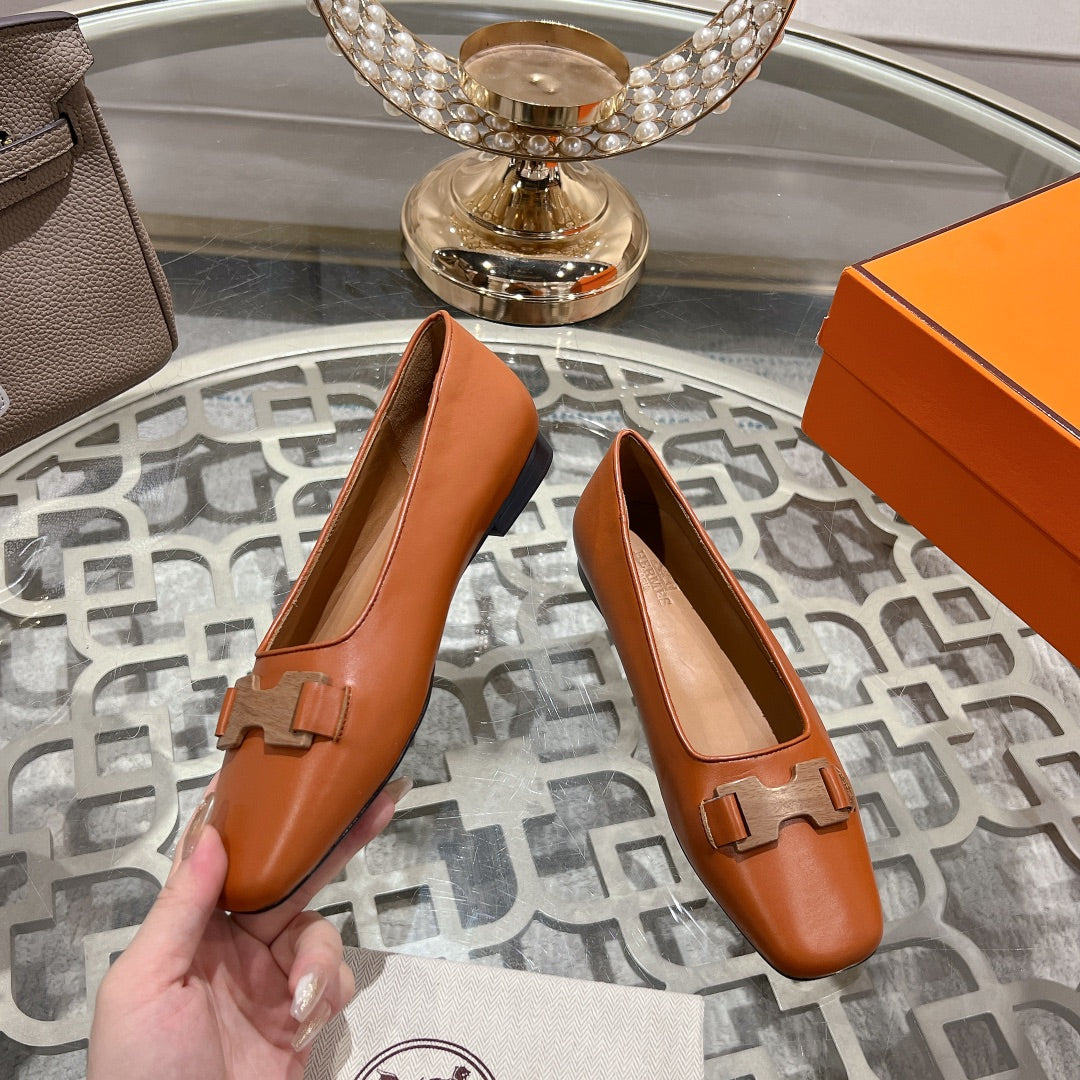 H - BUCKLE BALLET CARAMEL CALFSKIN
