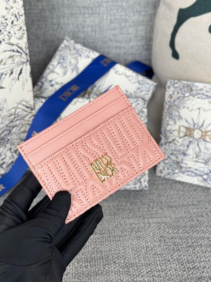 FREESIA CARD HOLDER 10 IN BABY PINK QUILTED ALLOVER CALFSKIN