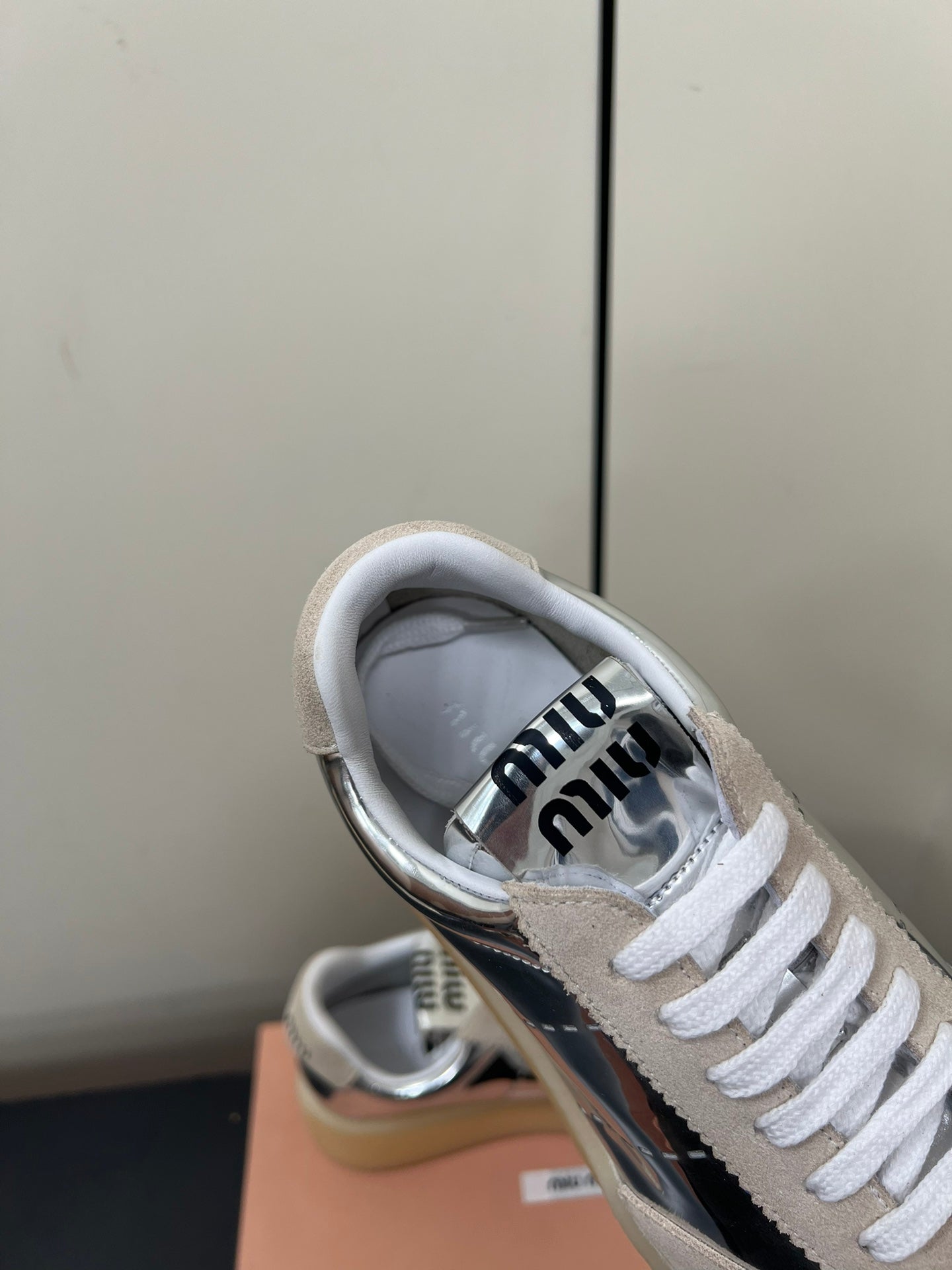 THICK-SOLED RETRO SNEAKERS IN SILVER METALLIC LAMBSKIN AND BEIGE SUEDE