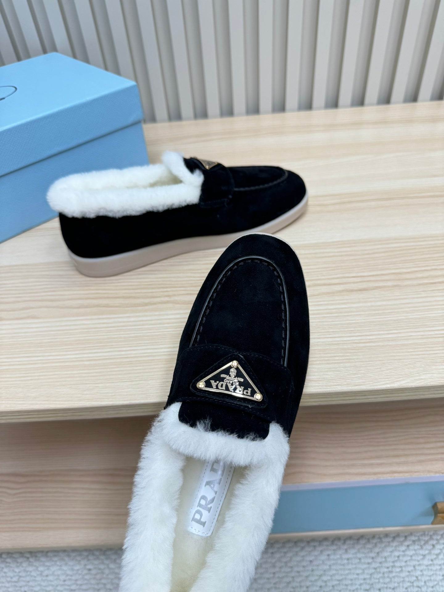 LOAFER IN BLACK SUEDE AND FUR LINING ATTACHED TRIANGLE LOGO