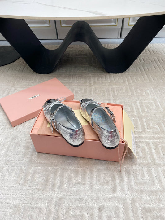 BOW MARY JANE FLAT IN SILVER LAMBSKIN