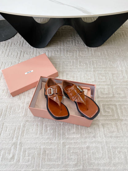 THONG SANDALS IN SIENNA BROWN SHINY LAMBSKIN WITH SILVER BUCKLE