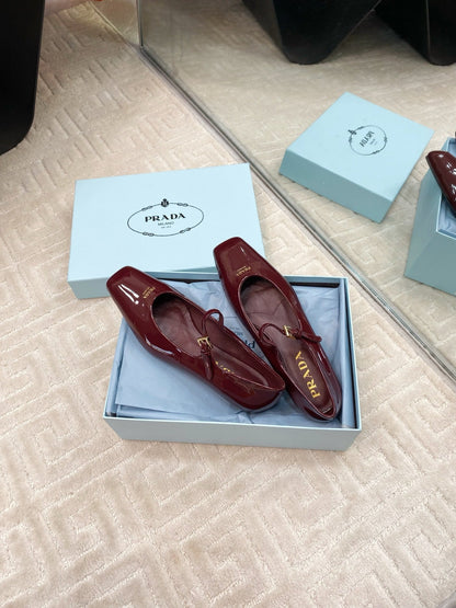 MARY JANE FLATS SQUARE TOE IN BURGUNDY RED PATENT SHEEPSKIN