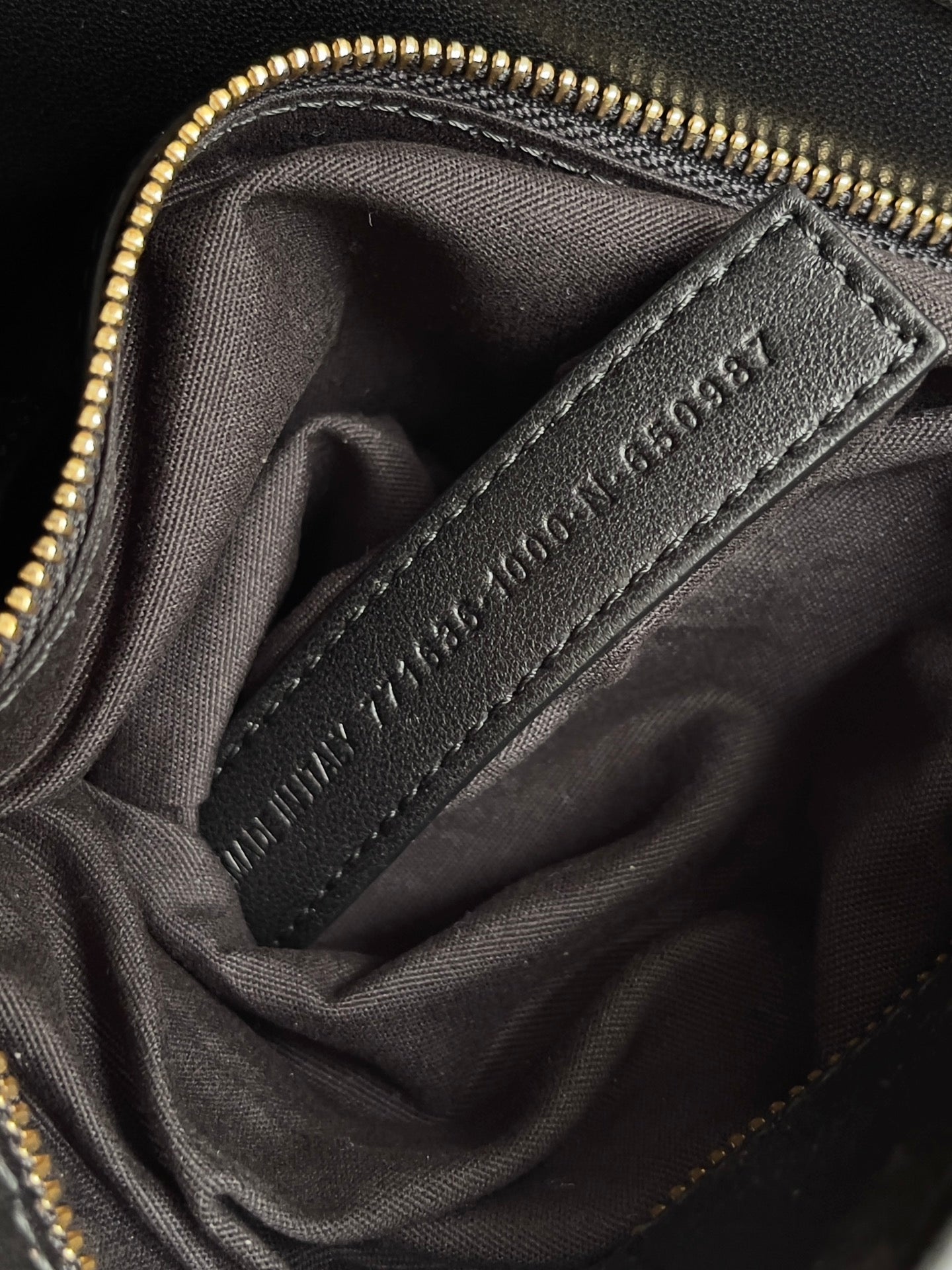 GOLD LOCKER SHOULDER BAG 62 IN BLACK CALFSKIN