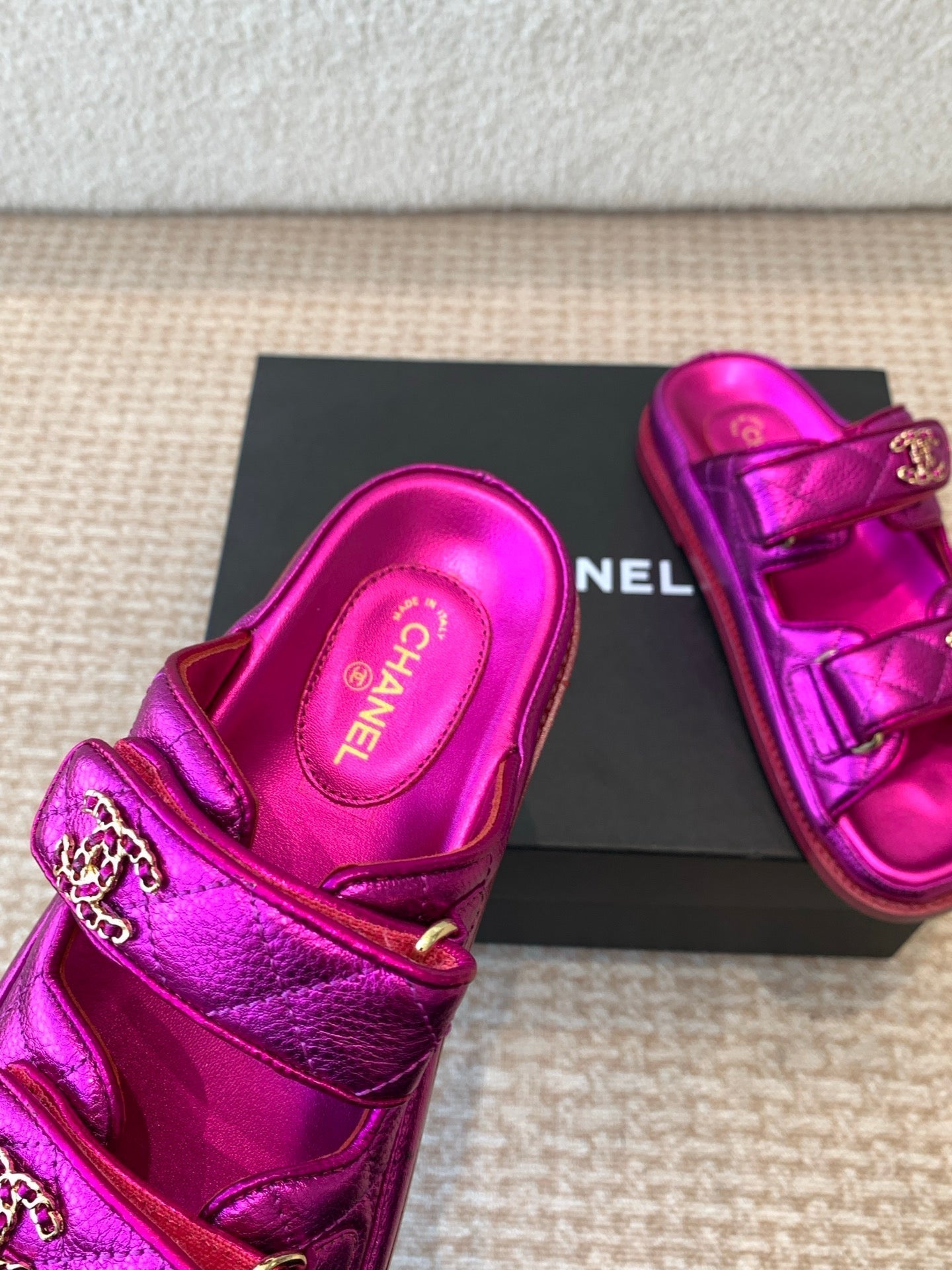 DAD SANDAL IN MAGENTA PURPLE SHEEPSKIN MULE