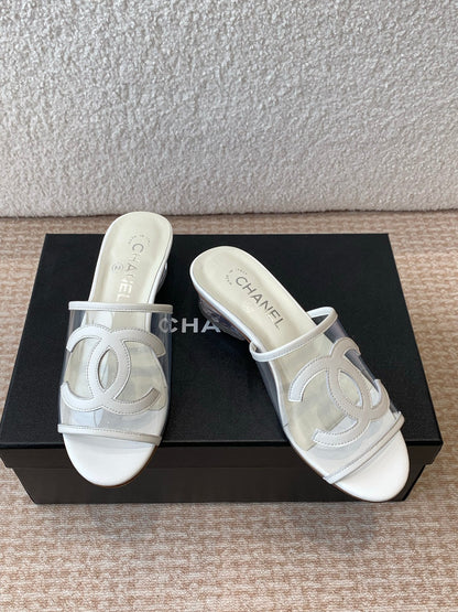 SLIDE SANDALS IN WHITE LAMBSKIN WITH TRANSPARENT PVC