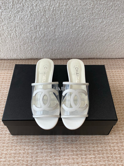 SLIDE SANDALS IN WHITE LAMBSKIN WITH TRANSPARENT PVC