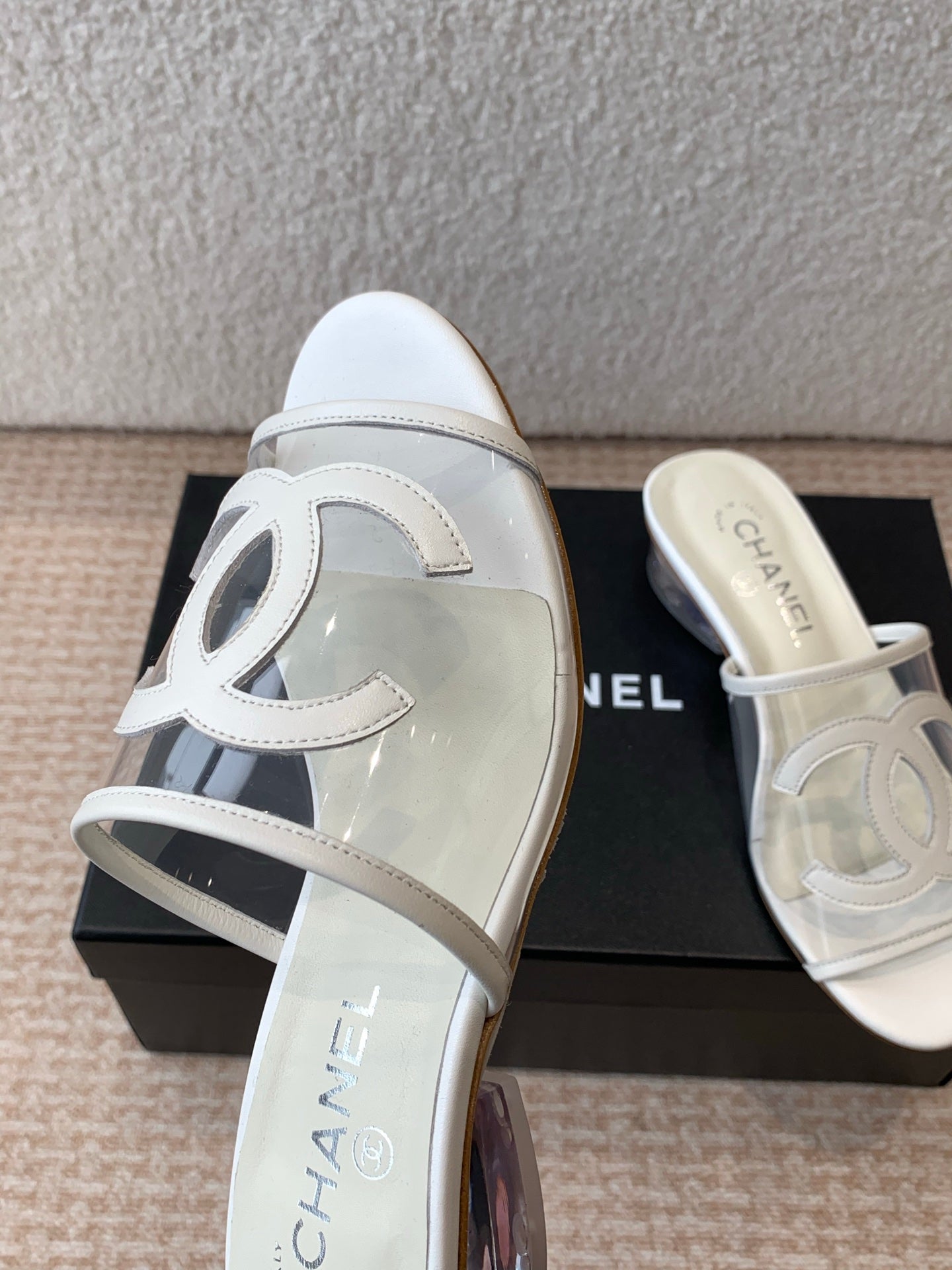 SLIDE SANDALS IN WHITE LAMBSKIN WITH TRANSPARENT PVC
