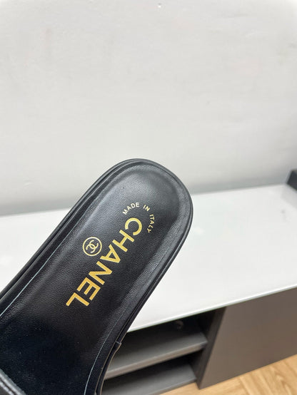 WEDGE PLATFORM BLACK LAMBSKIN WITH FLOWER