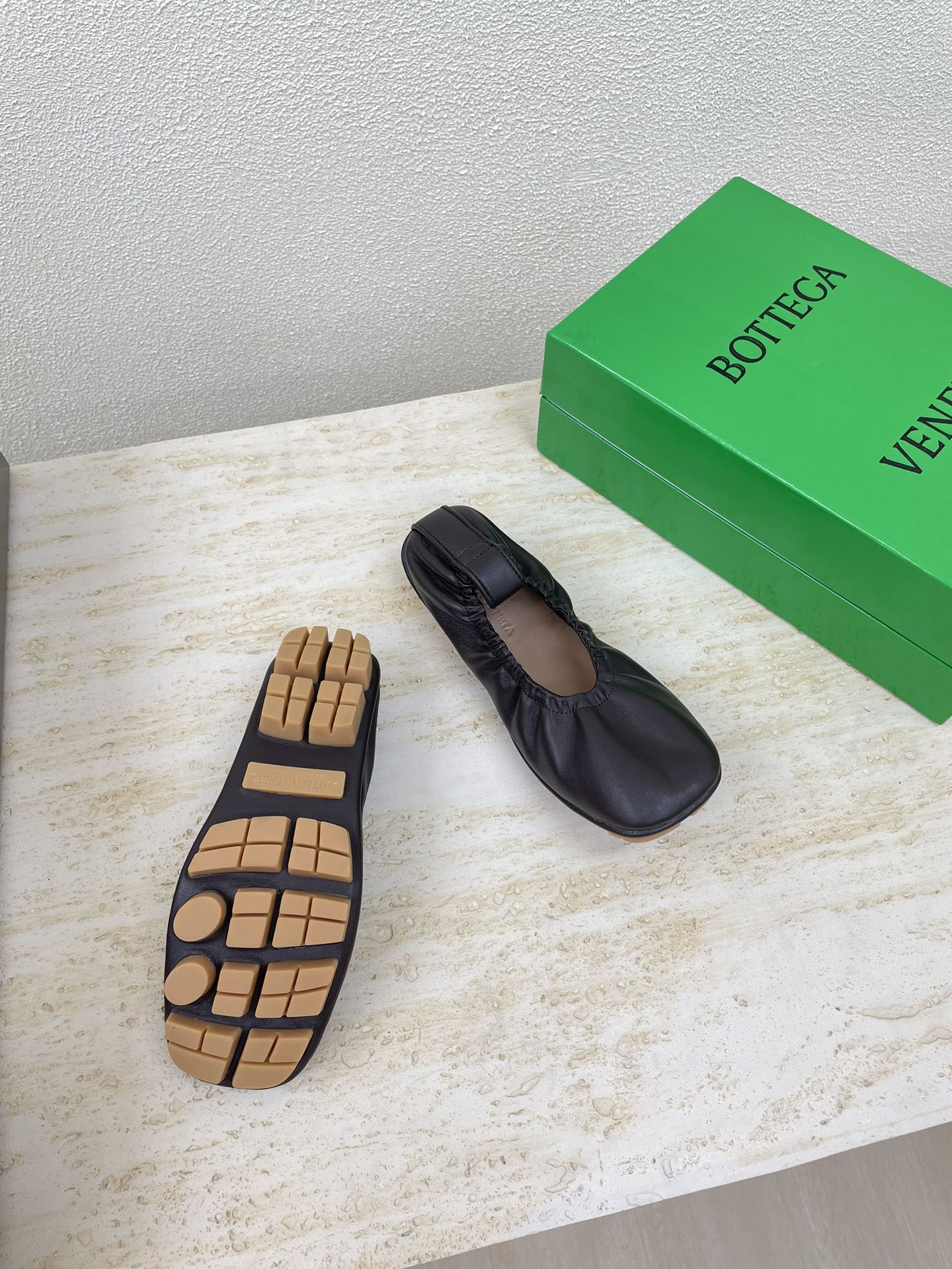 ELASTIC BALLERINA FLATS IN CHOCOLATE BROWN LAMBSKIN