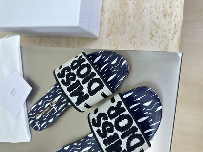 DWAY SLIDE EMBROIDERED COTTON AND NAVY BLUE MISS DIOR ALLOVER MOTIF