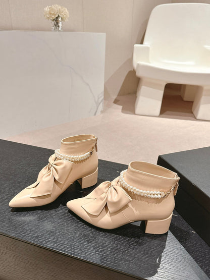 SHORT BOOTS IN BISQUE CREAM SHEEPSKIN WITH BOW