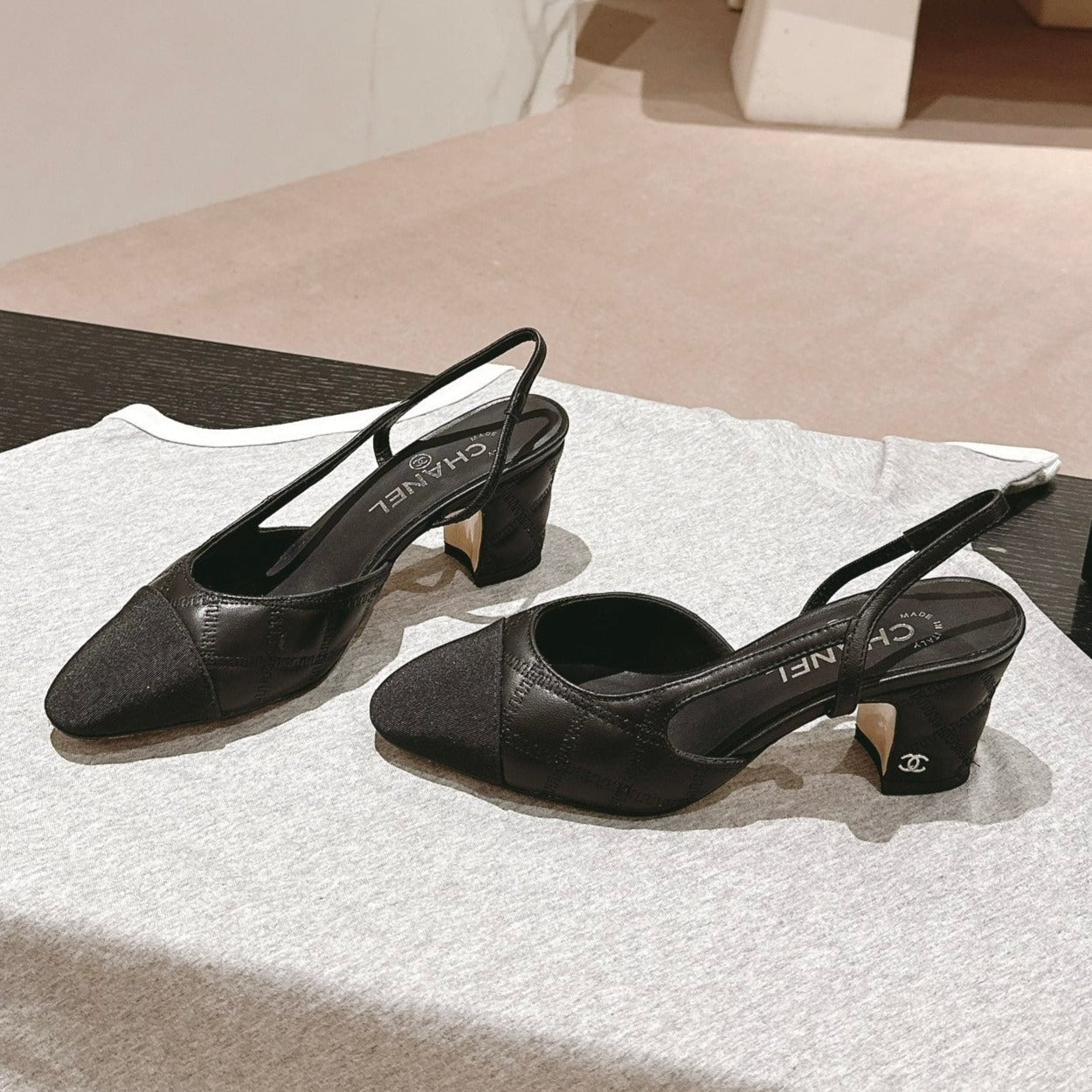HIGH SLINGBACKS IN BLACK LAMBSKIN AND SATIN