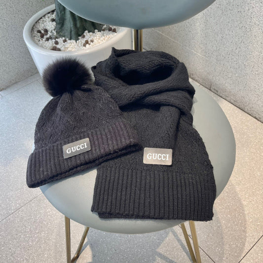 SET SCARF AND HAT IN BLACK WOOL AND FOX FUR 420833
