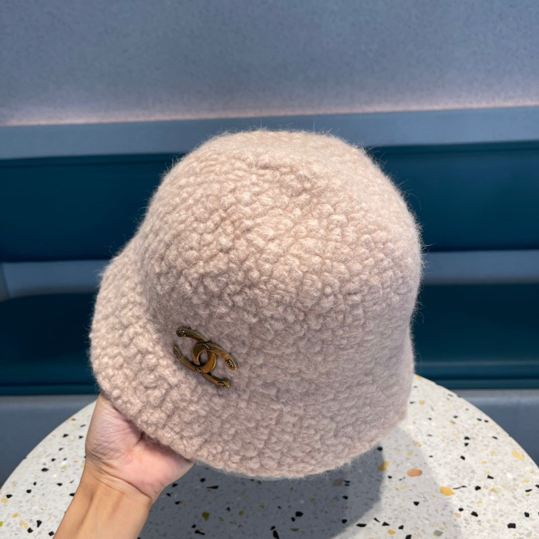 BUCKET HAT IN LIGHT PINK LAMB FUR 422034