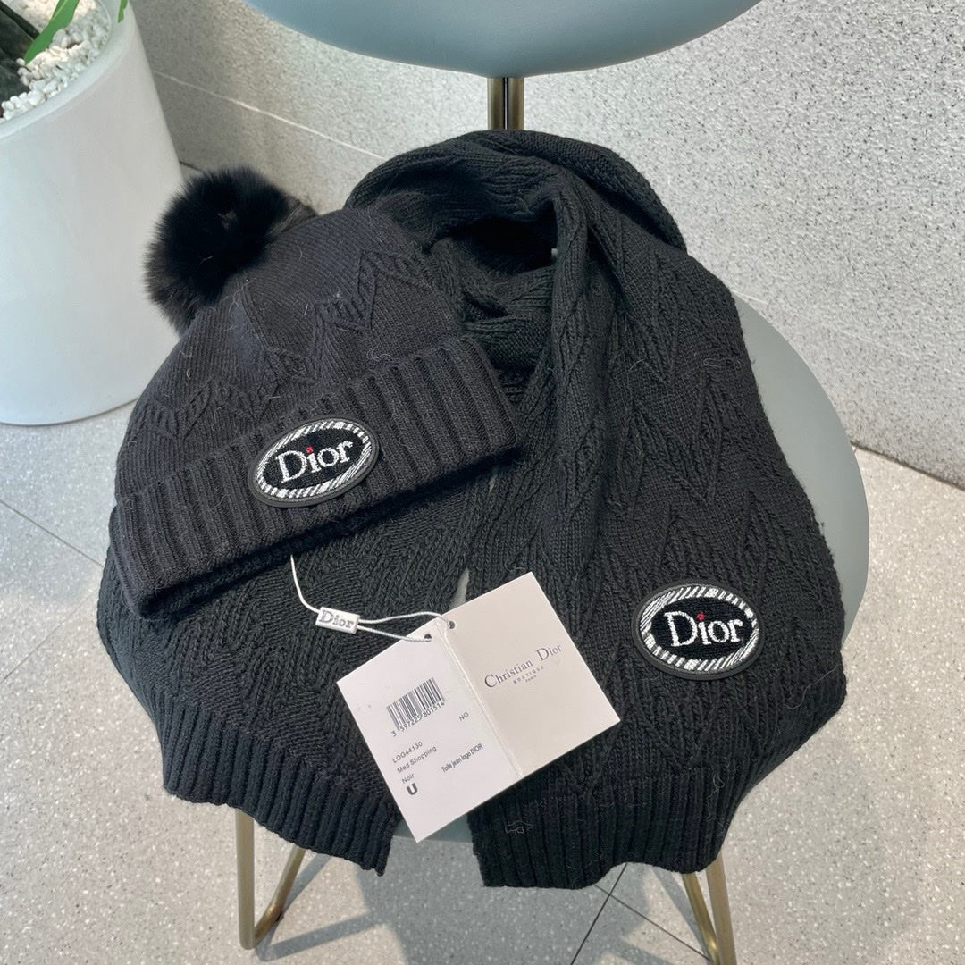 SET KNITTED SCARF AND HAT IN BLACK WOOL AND FOX FUR 434631