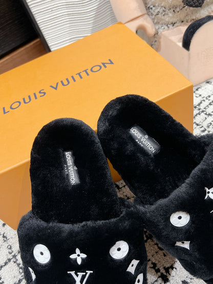 SLIPPER IN BLACK WOOL