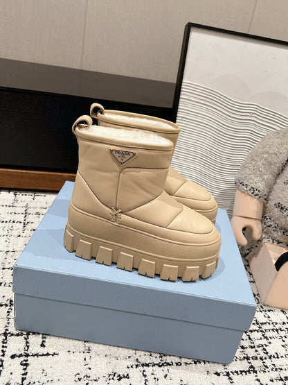 MONOLITH ANKLE BOOTS IN BUFF BEIGE CALFSKIN AND LAMB FUR LINING