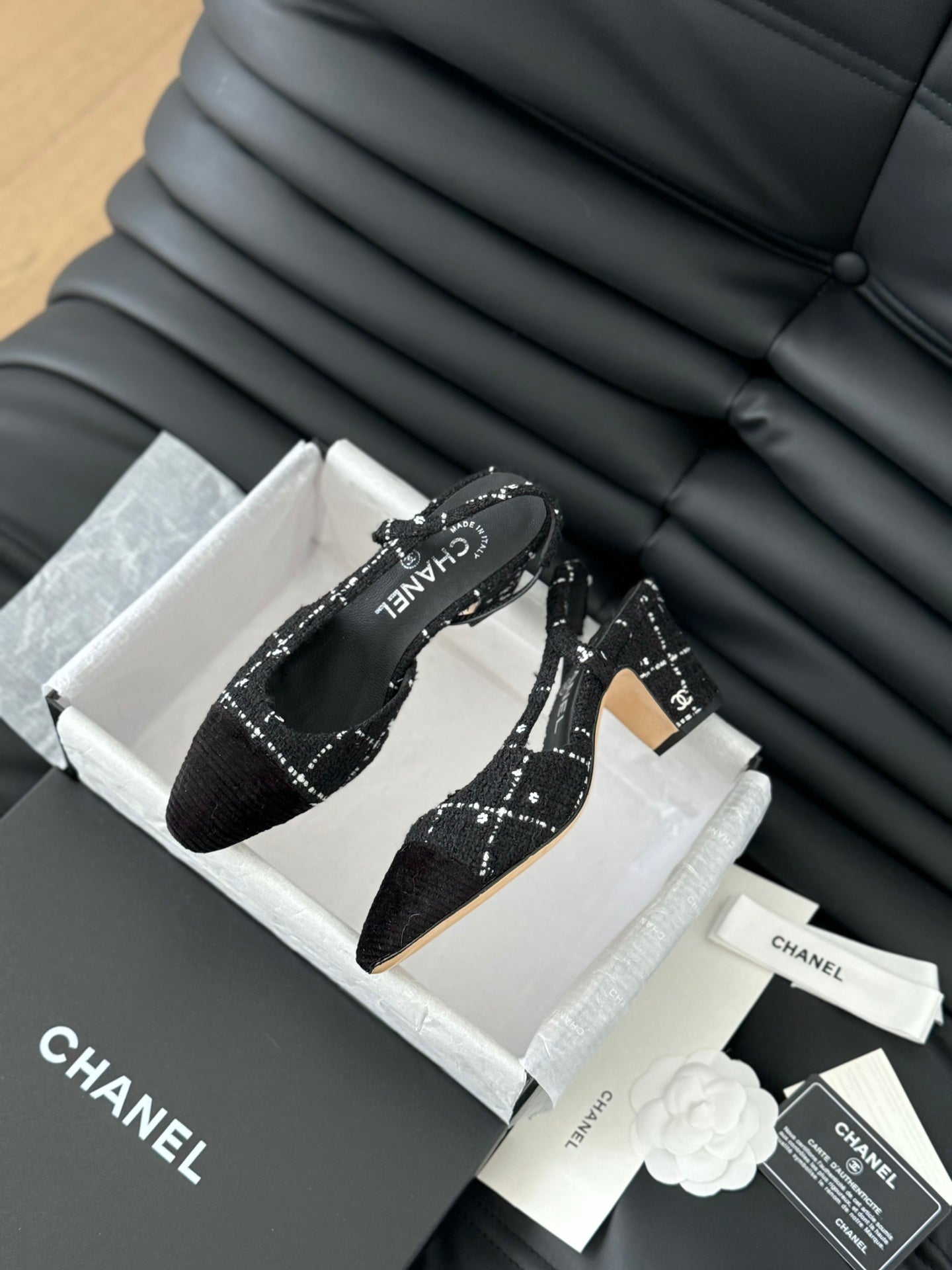 HIGH SLINGBACK IN BLACK TWEED AND LAMBSKIN