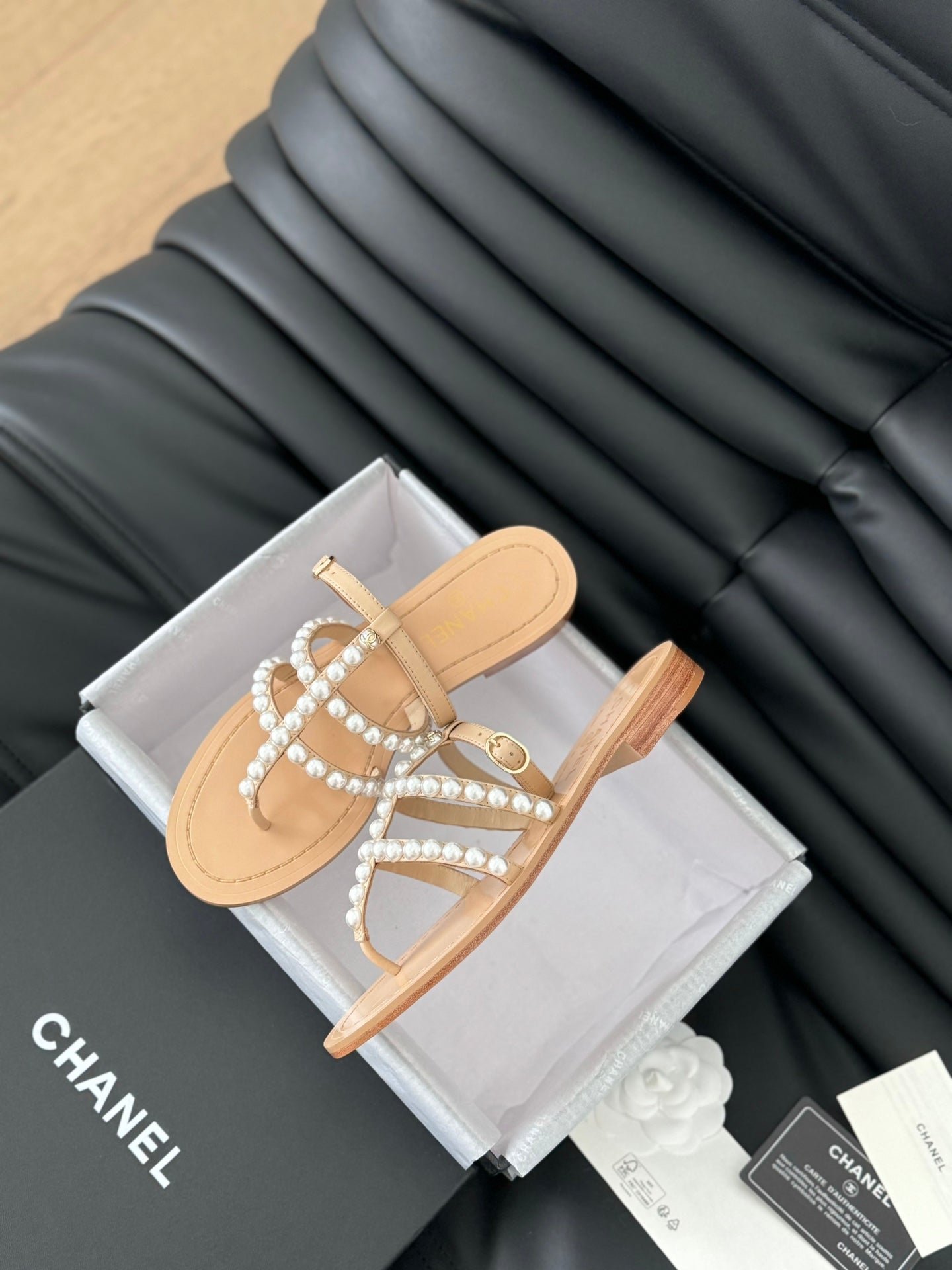MULE SLIPPERS WITH PEARL CHAIN IN BEIGE CREAM LAMBSKIN
