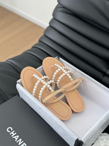 MULE SLIPPERS WITH PEARL CHAIN IN BEIGE CREAM LAMBSKIN