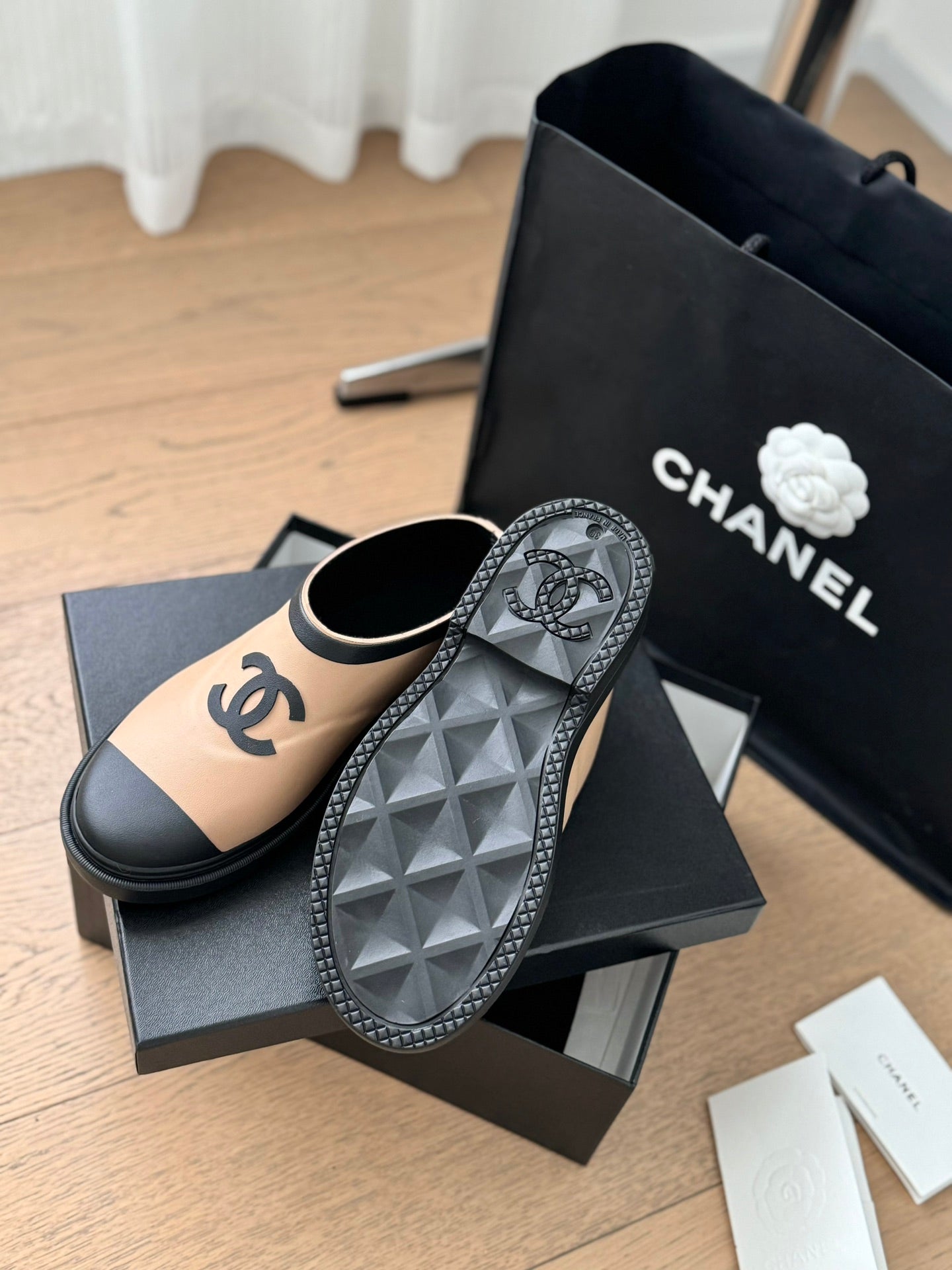 SHORT BOOTS IN BEIGE CREAM MIX BLACK RUBBER