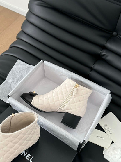 CC BALLET SHORT BOOTS 65 MM IN WHITE MIX BLACK QUILTED PATTERN LAMBSKIN