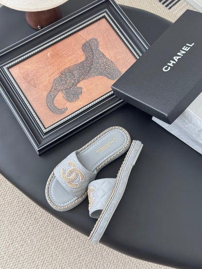SLIPPER IN BEAU BLUE CALFSKIN MIX CHAIN BASE