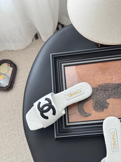 SLIPPER IN WHITE CALFSKIN