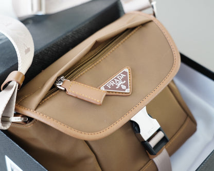 MEDIUM FLAP BAG 20 IN CIDER BROWN RE-NYLON