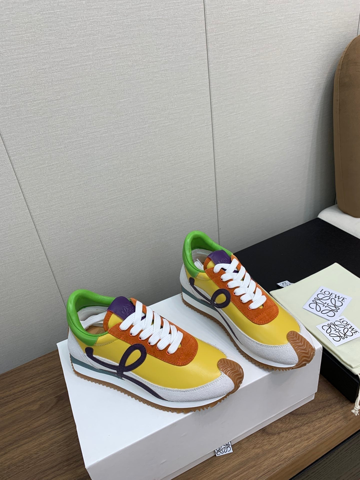 LW FLOW RUNNER SNEAKER LEMON-BRICK SUEDE