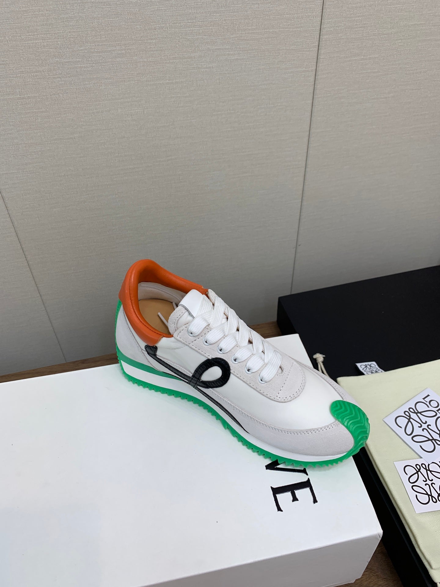 LW FLOW RUNNER SNEAKER WHITE-GREEN SUEDE