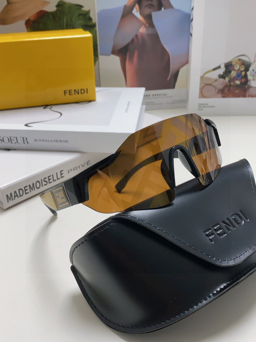 FF SQUARED VISOR FRAME SUNGLASSES 557144 IN ACETATE