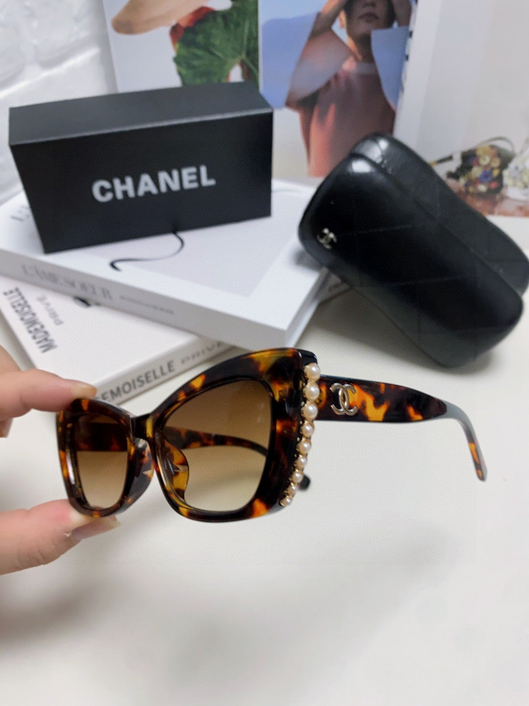 CAT EYE SUNGLASSES 632699 IN HAVANA ACETATE EMBOSSED PEARL