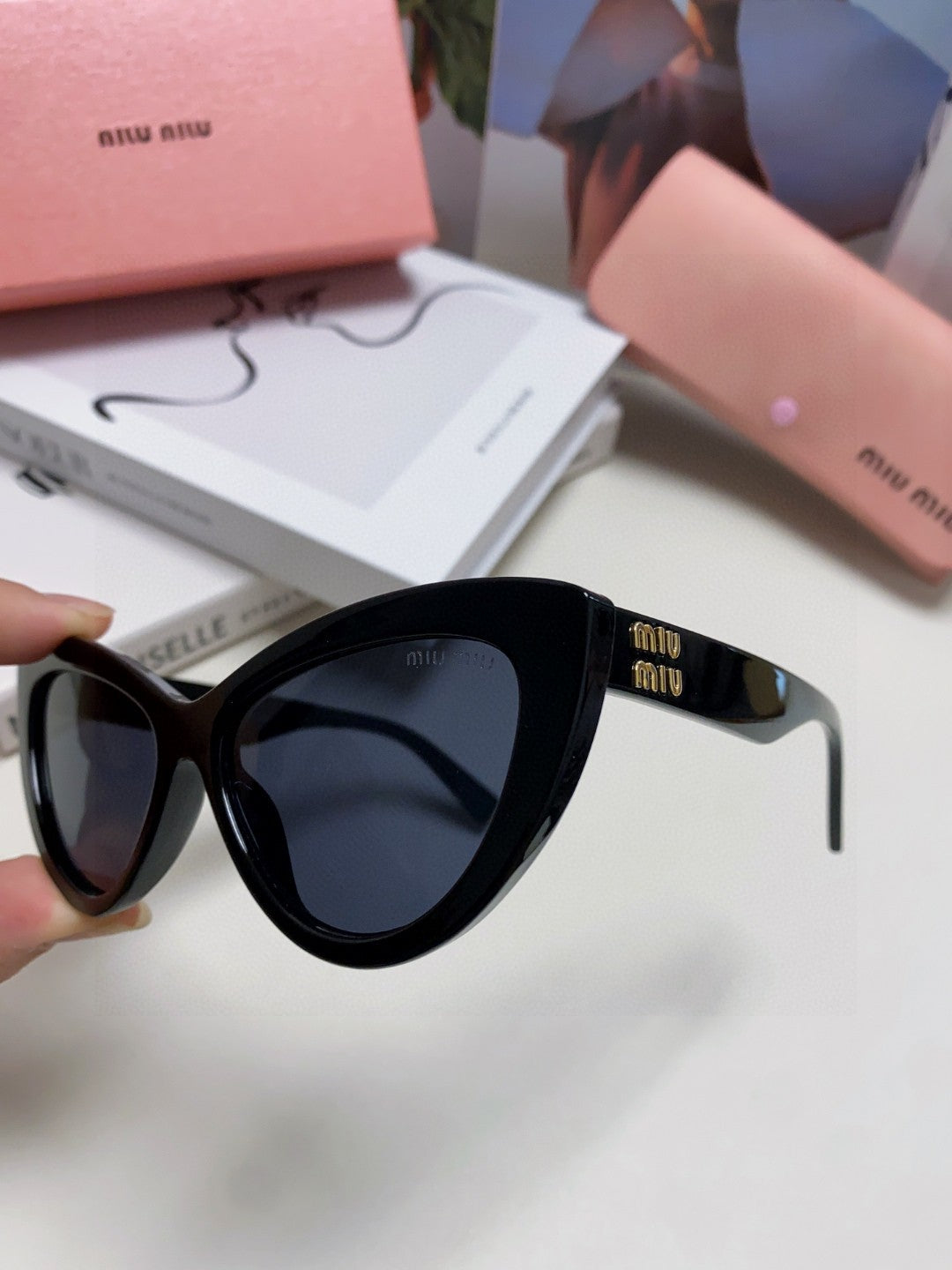 GLIMPSE CAT EYE SUNGLASSES 555886 IN BLACK ACETATE