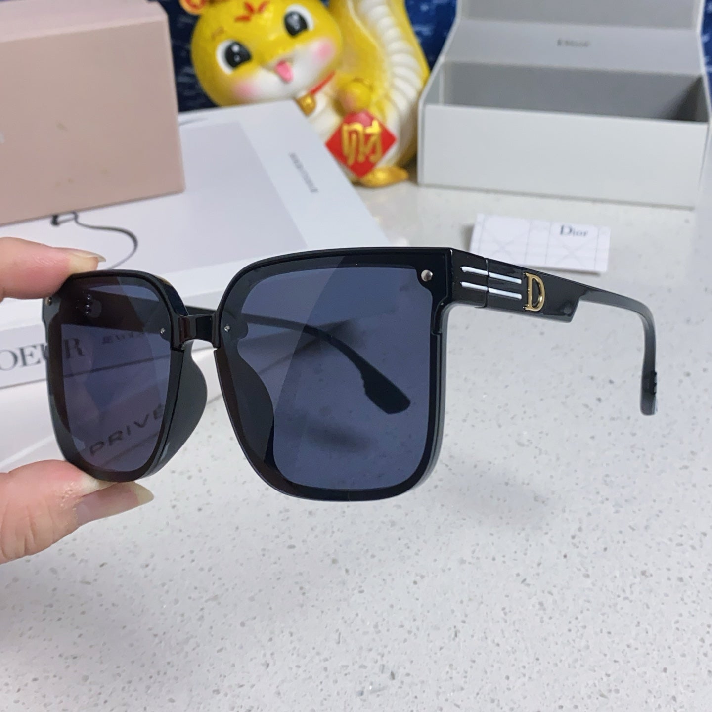 MONTAIGNE SUNGLASS 560862 IN BLACK ACETATE