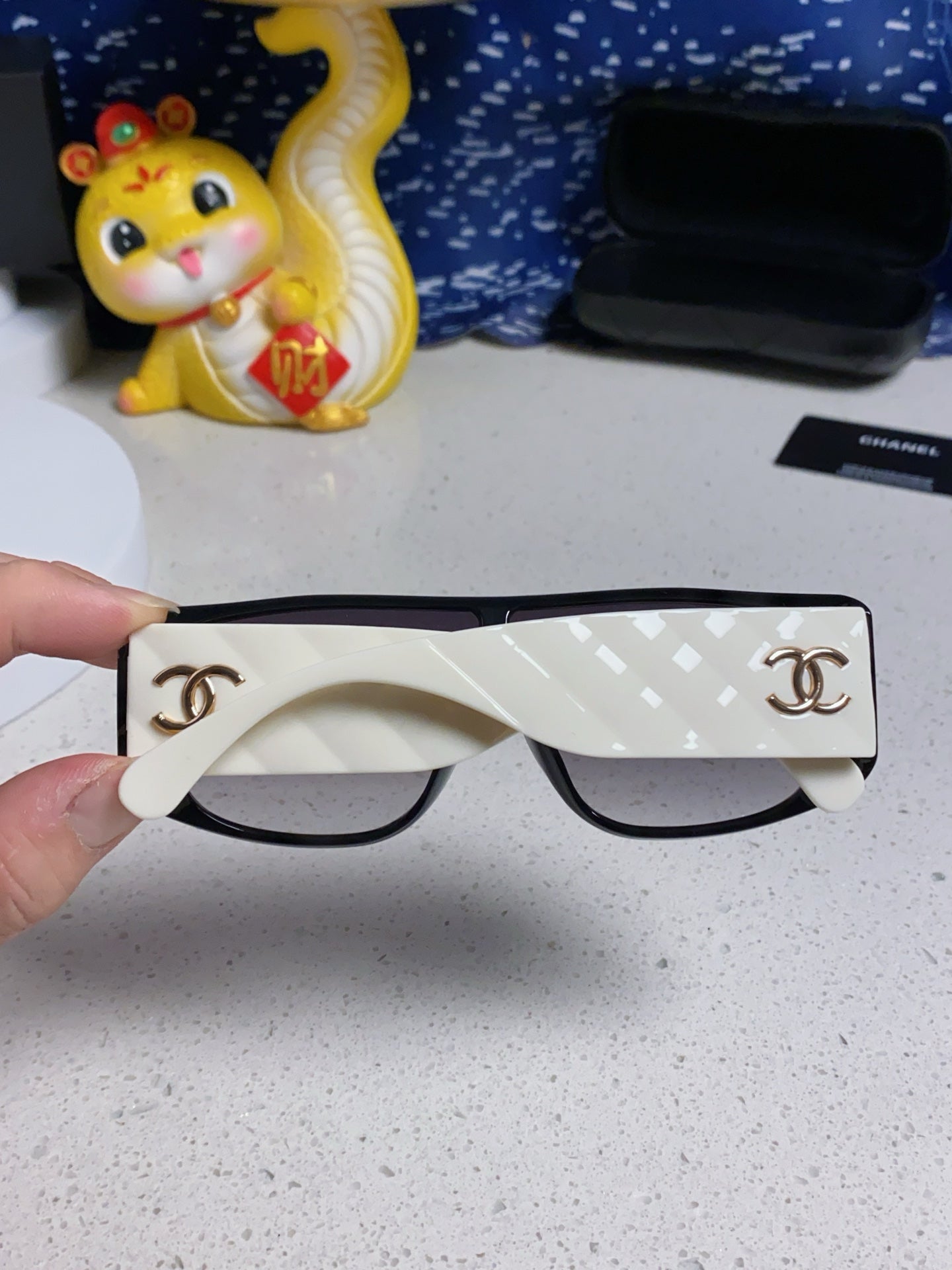 SQUARE SUNGLASSES 641781 IN BLACK ACETATE WHITE FRAME