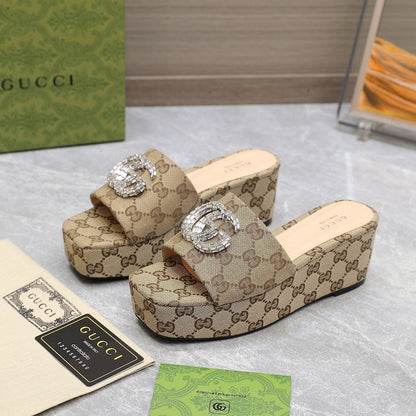 HIGH WEDGE PLATFORM WITH DOUBLE G IN CAMEL BEIGE CANVAS